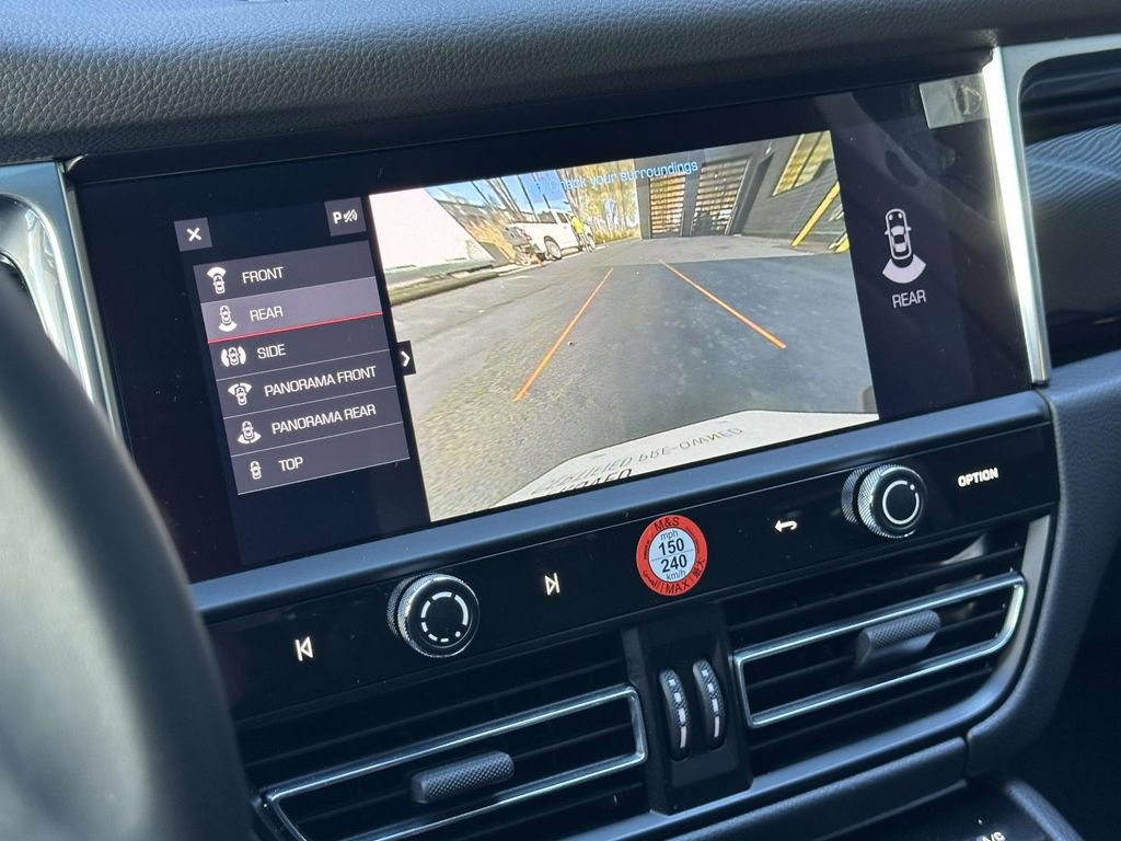 Certified 2025 Porsche Macan AWD/4WD image 25