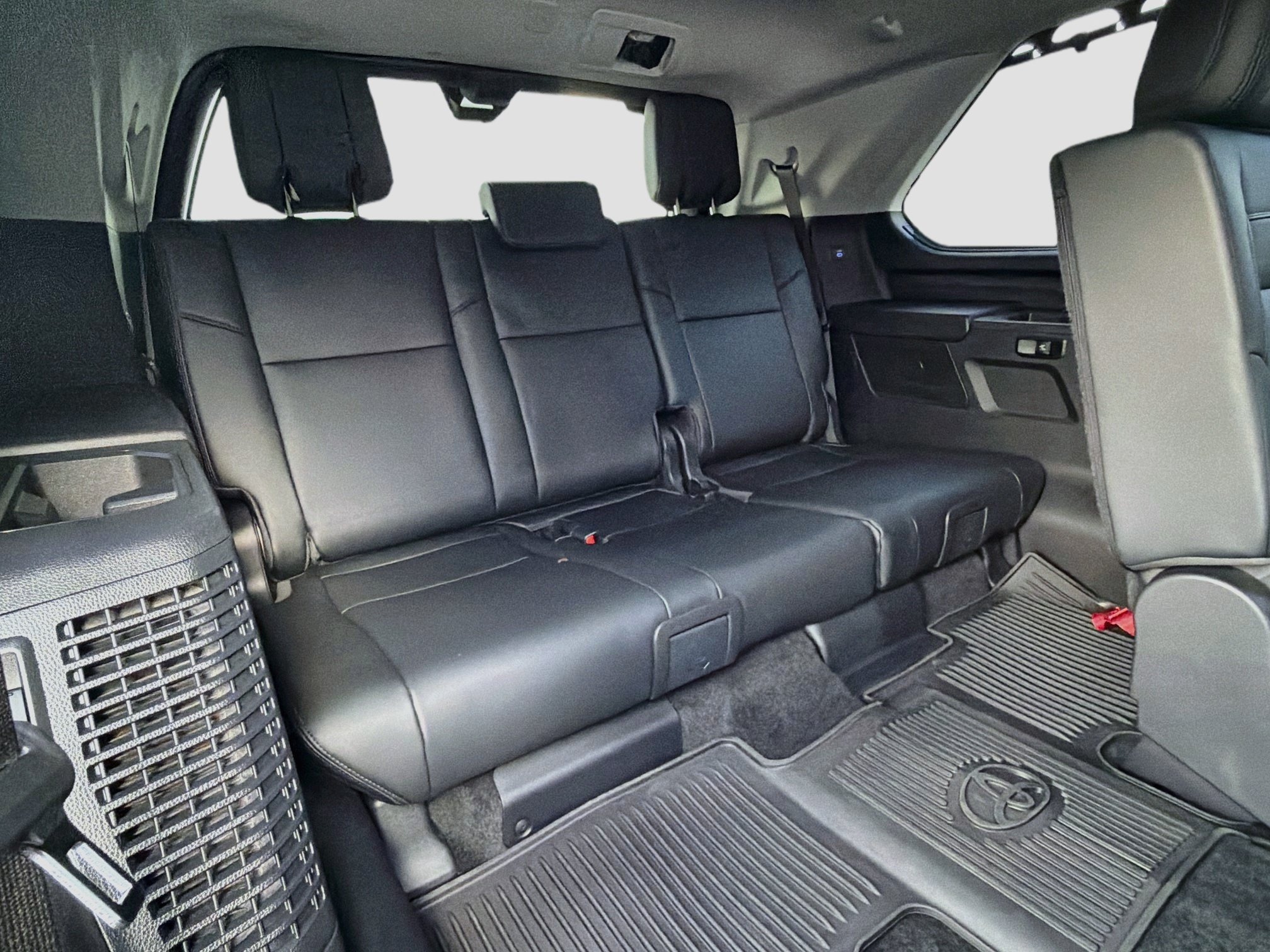 Used 2024 Toyota Sequoia Limited w/ Tow Technology Package AWD/4WD image 22