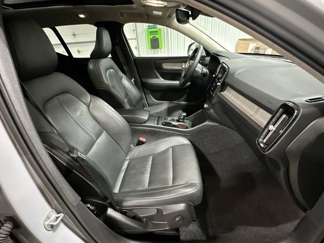 Used 2025 Volvo XC40 B5 Core w/ Protection Package Premier image 29