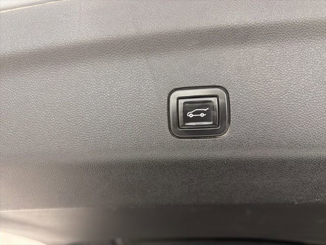 Used 2021 Chevrolet Tahoe LT w/ LT Signature Package image 21