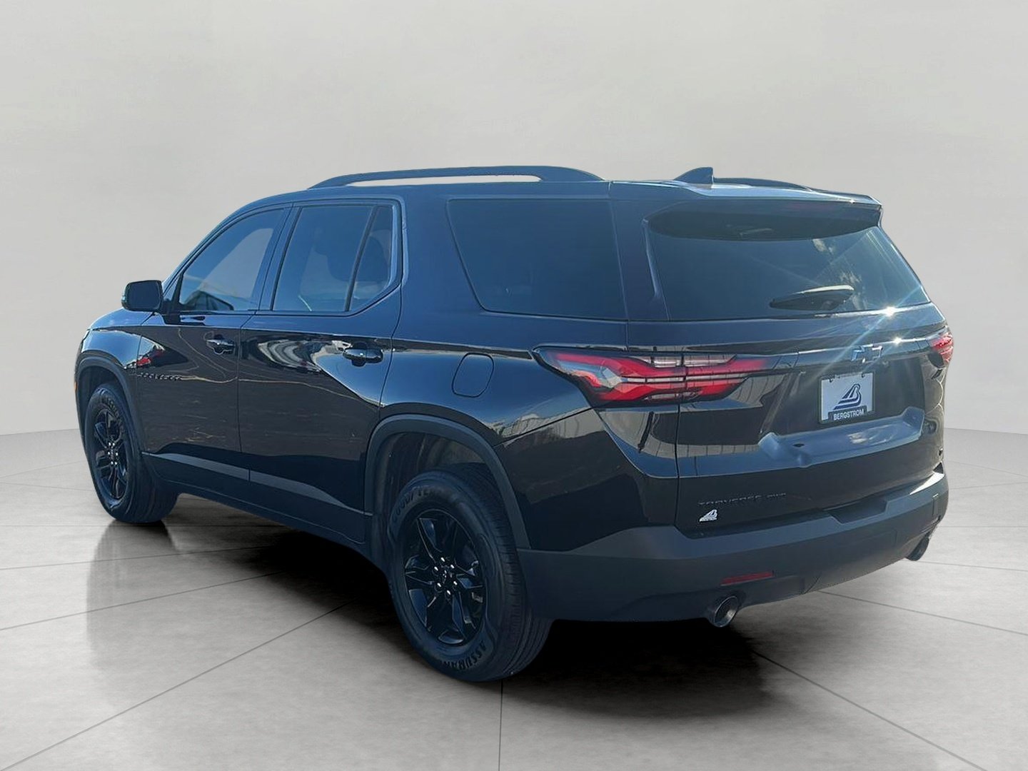 Used 2023 Chevrolet Traverse LT w/ Midnight/Sport Edition AWD/4WD image 5