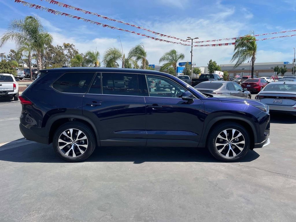 Used 2024 Toyota Grand Highlander AWD Hybrid image 3