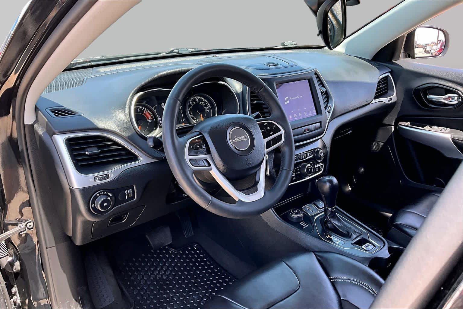 Used 2022 Jeep Cherokee Latitude AWD/4WD image 13
