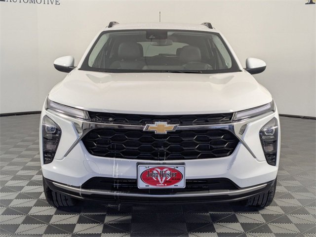 Used 2025 Chevrolet Trax LT w/ LT Convenience Package image 3