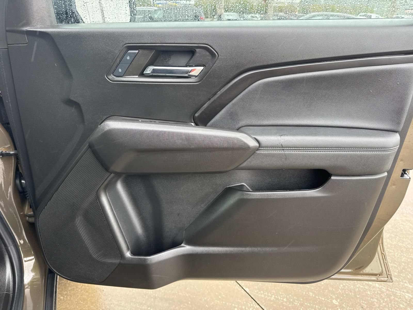 Used 2024 Chevrolet Colorado LT w/ LT Convenience Package RWD image 13