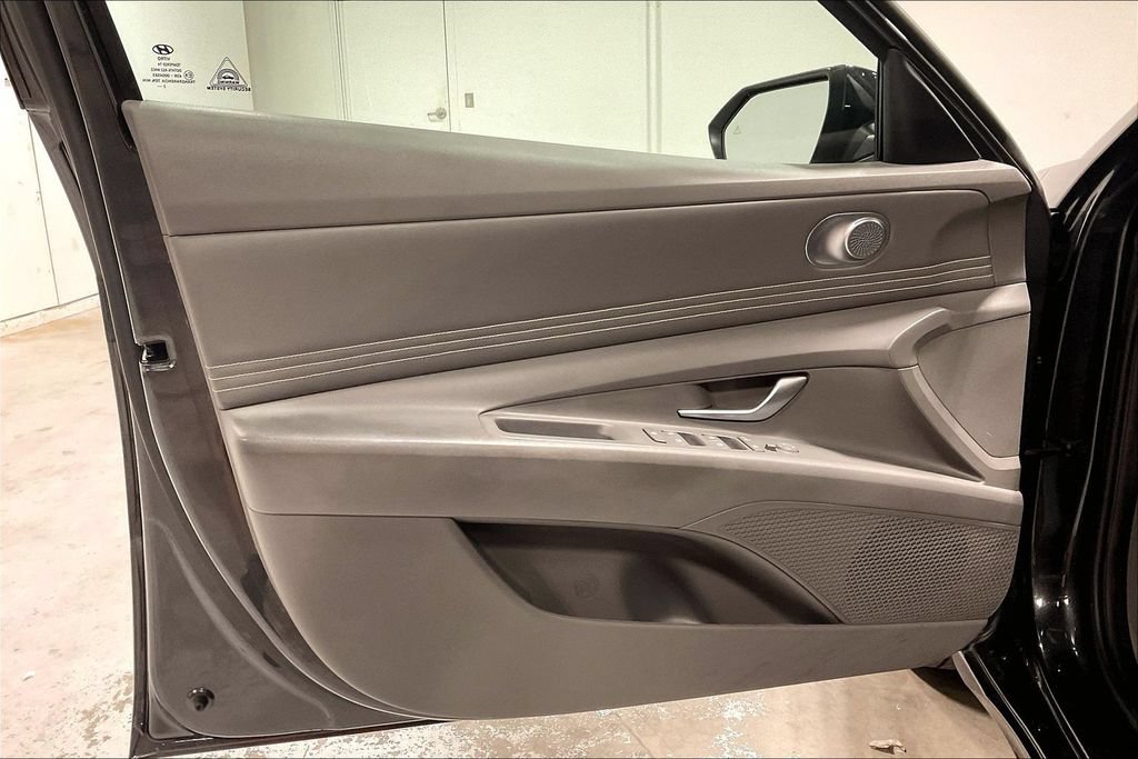 Used 2023 Hyundai Elantra SEL w/ Convenience Package FWD image 21