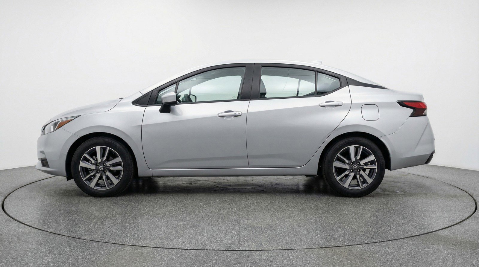 Used 2025 Nissan Versa SV FWD image 5
