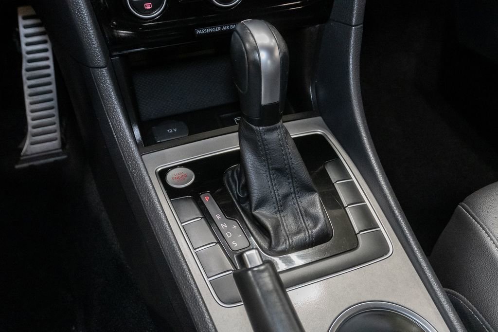 Used 2022 Volkswagen Passat 2.0T R-Line image 19