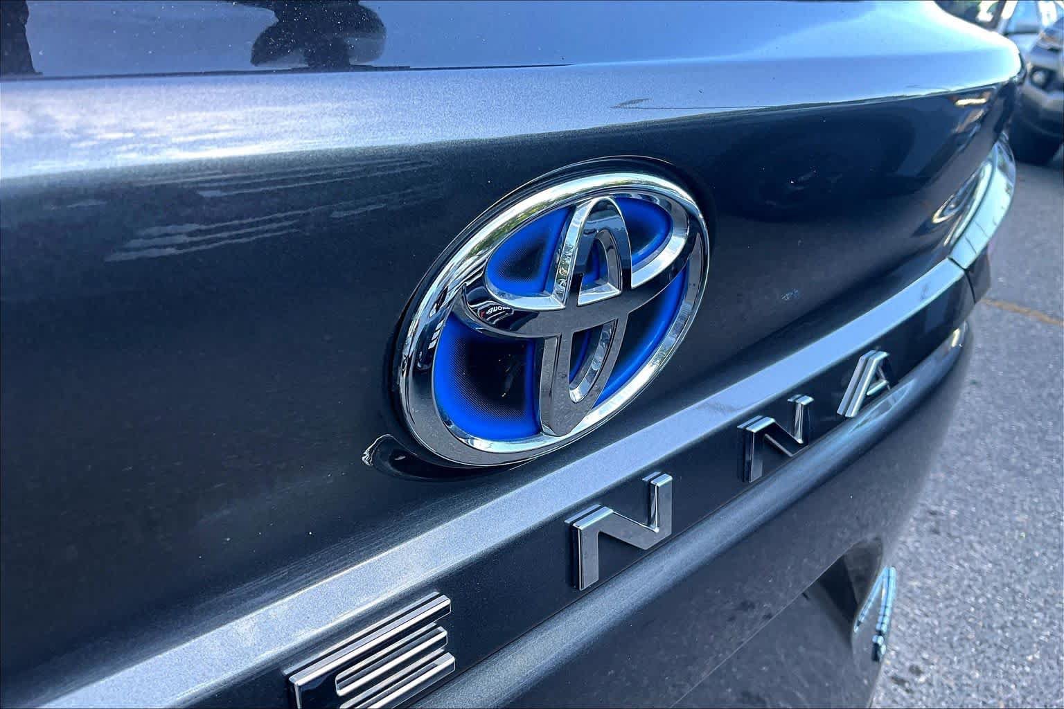 Certified 2025 Toyota Sienna Limited AWD/4WD image 30