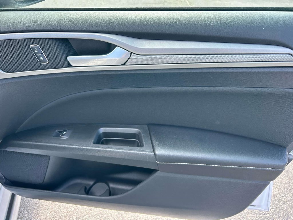 Used 2020 Ford Fusion SE FWD image 24
