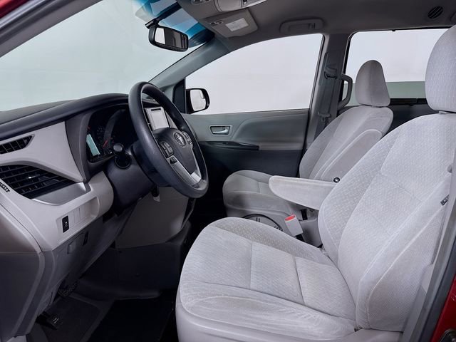 Used 2017 Toyota Sienna LE FWD image 6