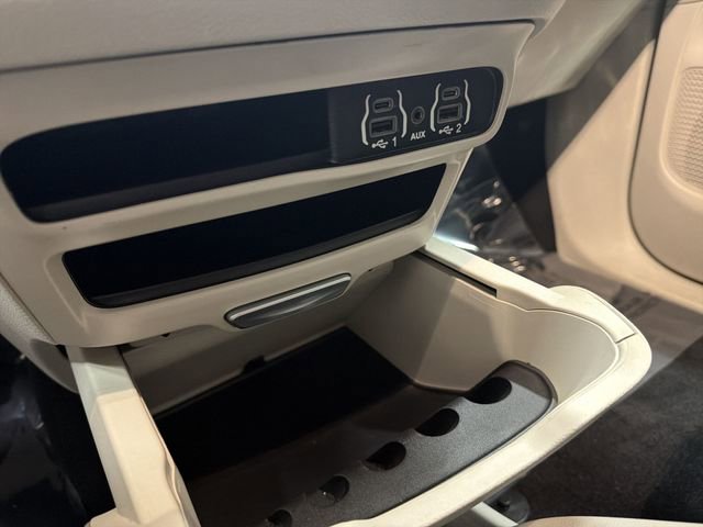 Used 2024 Chrysler Pacifica Touring-L image 28