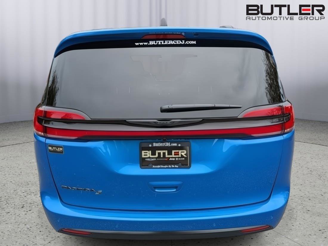 New 2026 Chrysler Pacifica Select FWD image 5