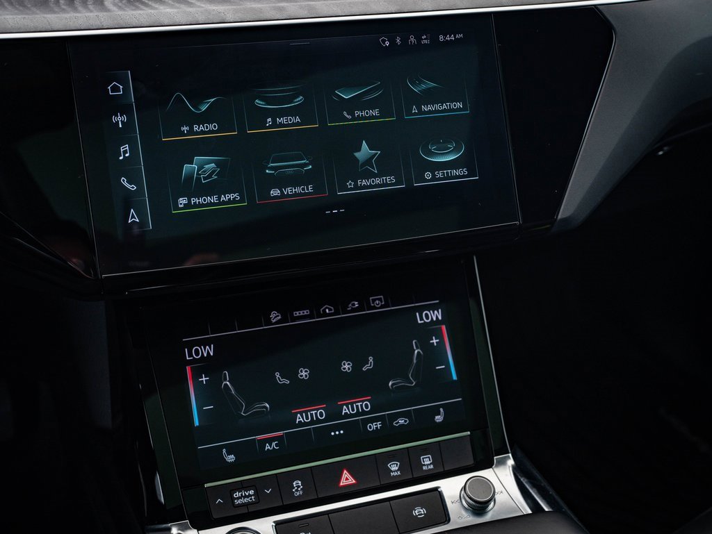 Used 2022 Audi e-tron Premium w/ Convenience Plus Package image 30
