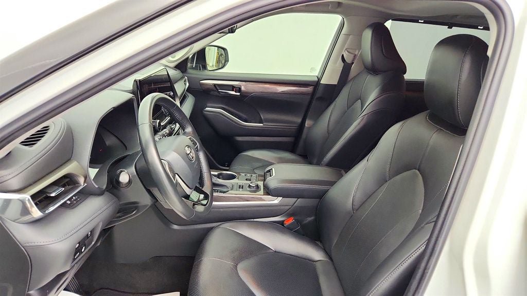 Used 2023 Toyota Highlander Limited AWD/4WD image 20