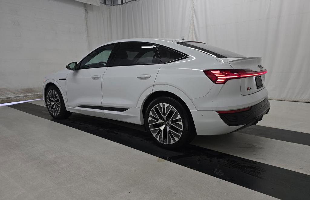 Used 2024 Audi Q8 e-tron Premium Plus image 6