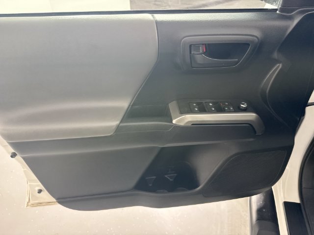 Used 2018 Toyota Tacoma SR5 w/ Exterior Package AWD/4WD image 19