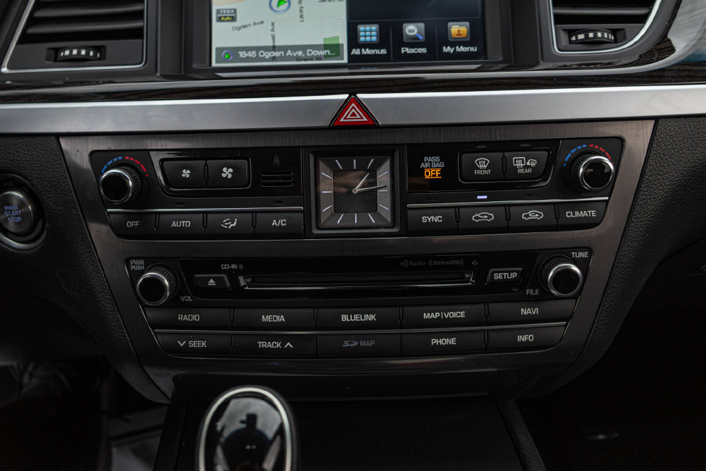 Used 2015 Hyundai Genesis 3.8 AWD/4WD image 19
