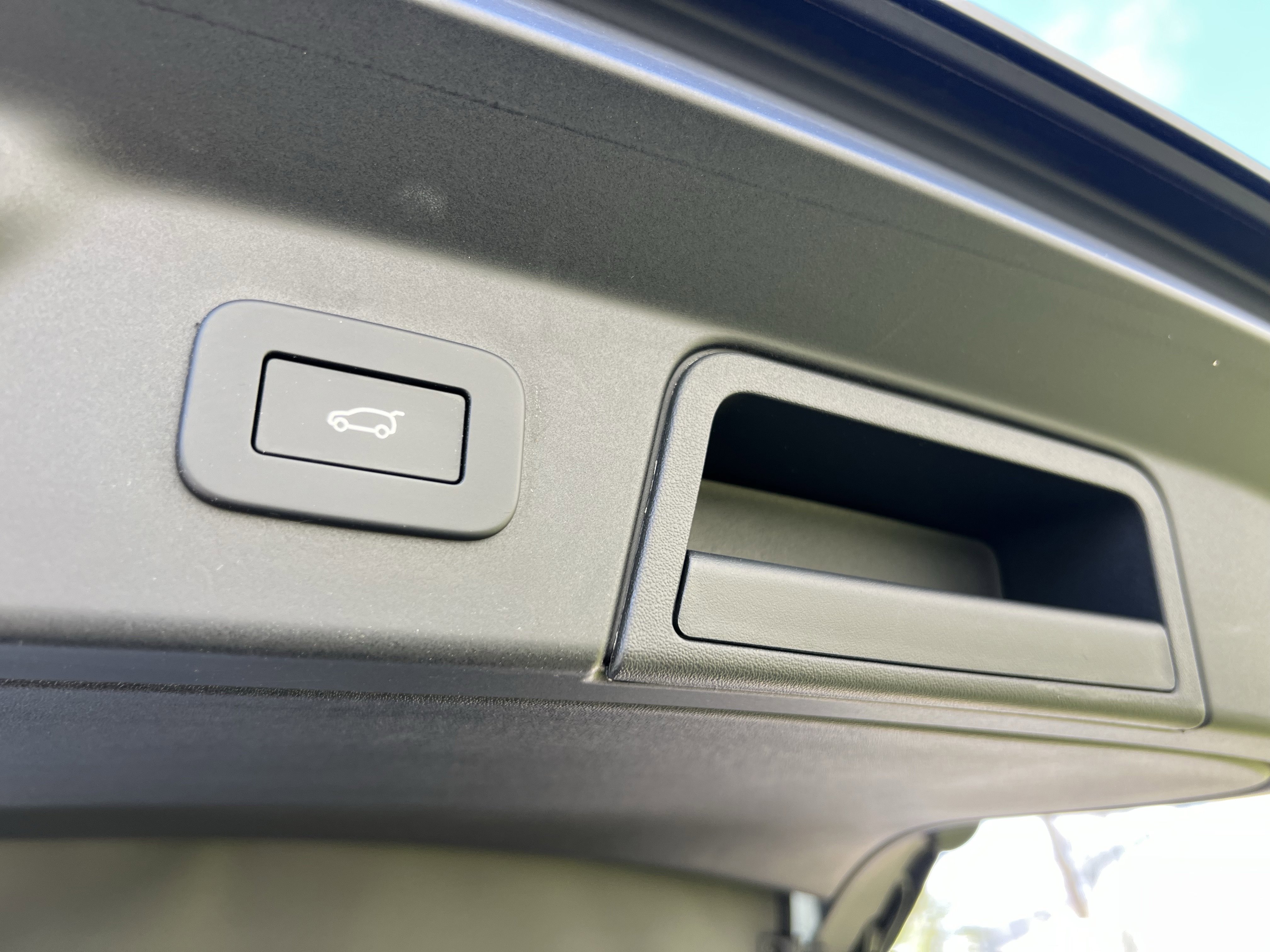 Certified 2025 Land Rover Range Rover Velar S image 39