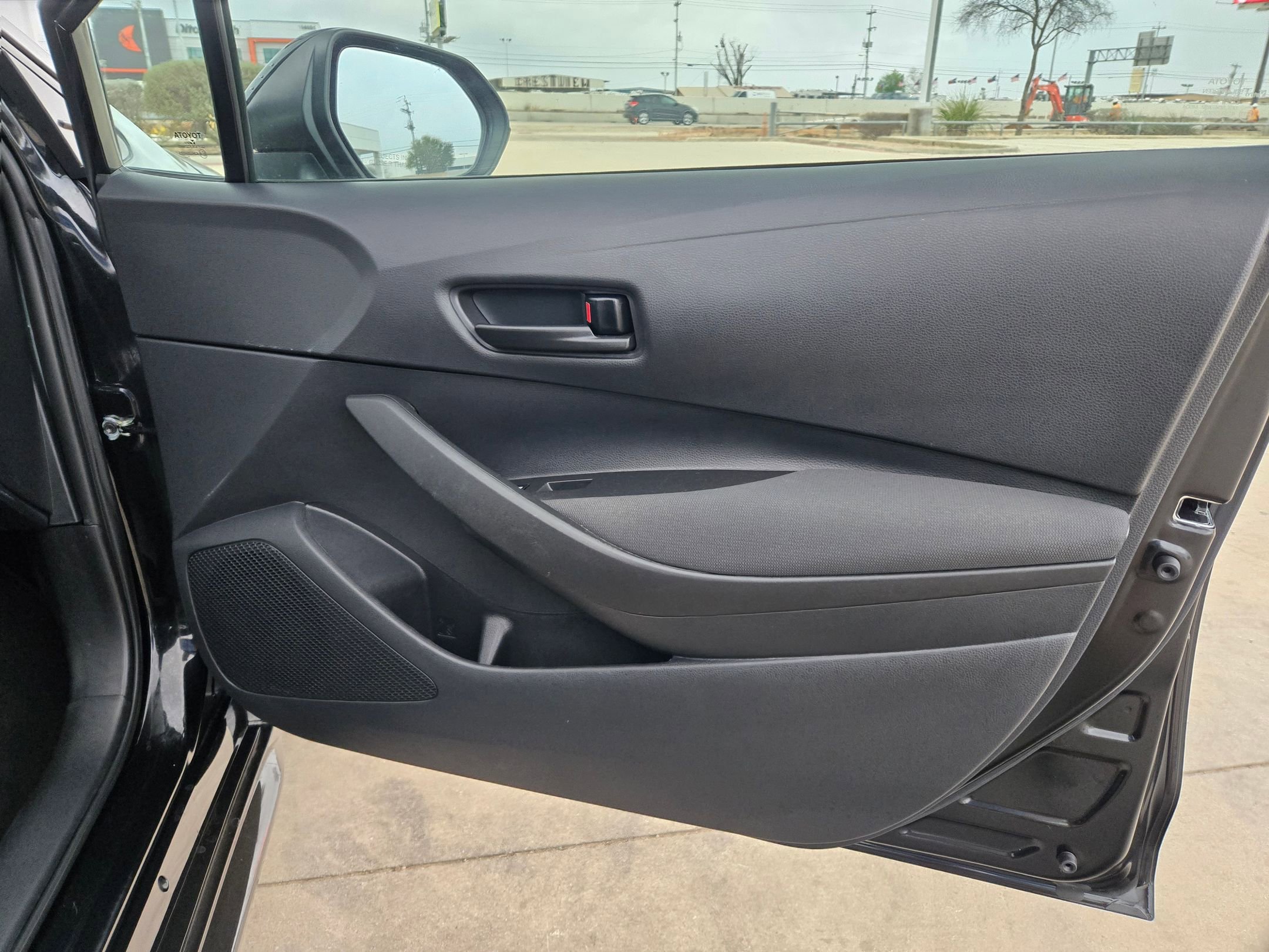 Used 2022 Toyota Corolla LE image 29