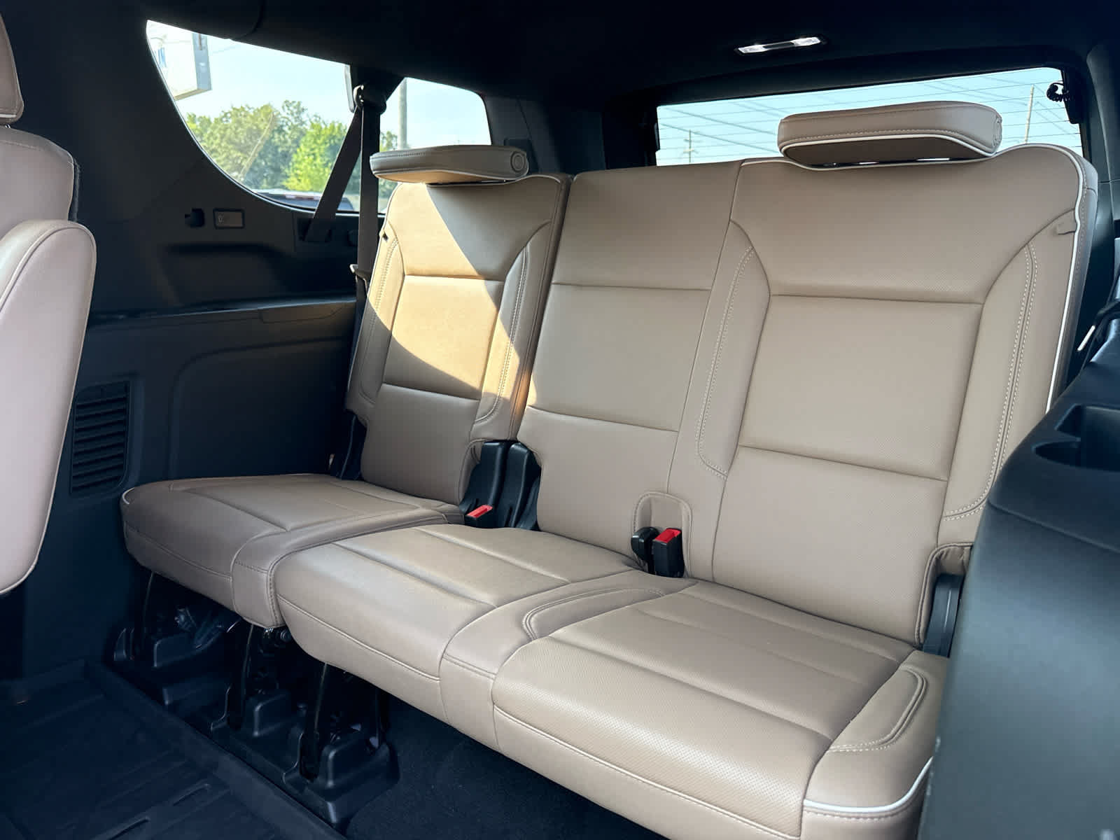Used 2022 Chevrolet Suburban Premier AWD/4WD image 28