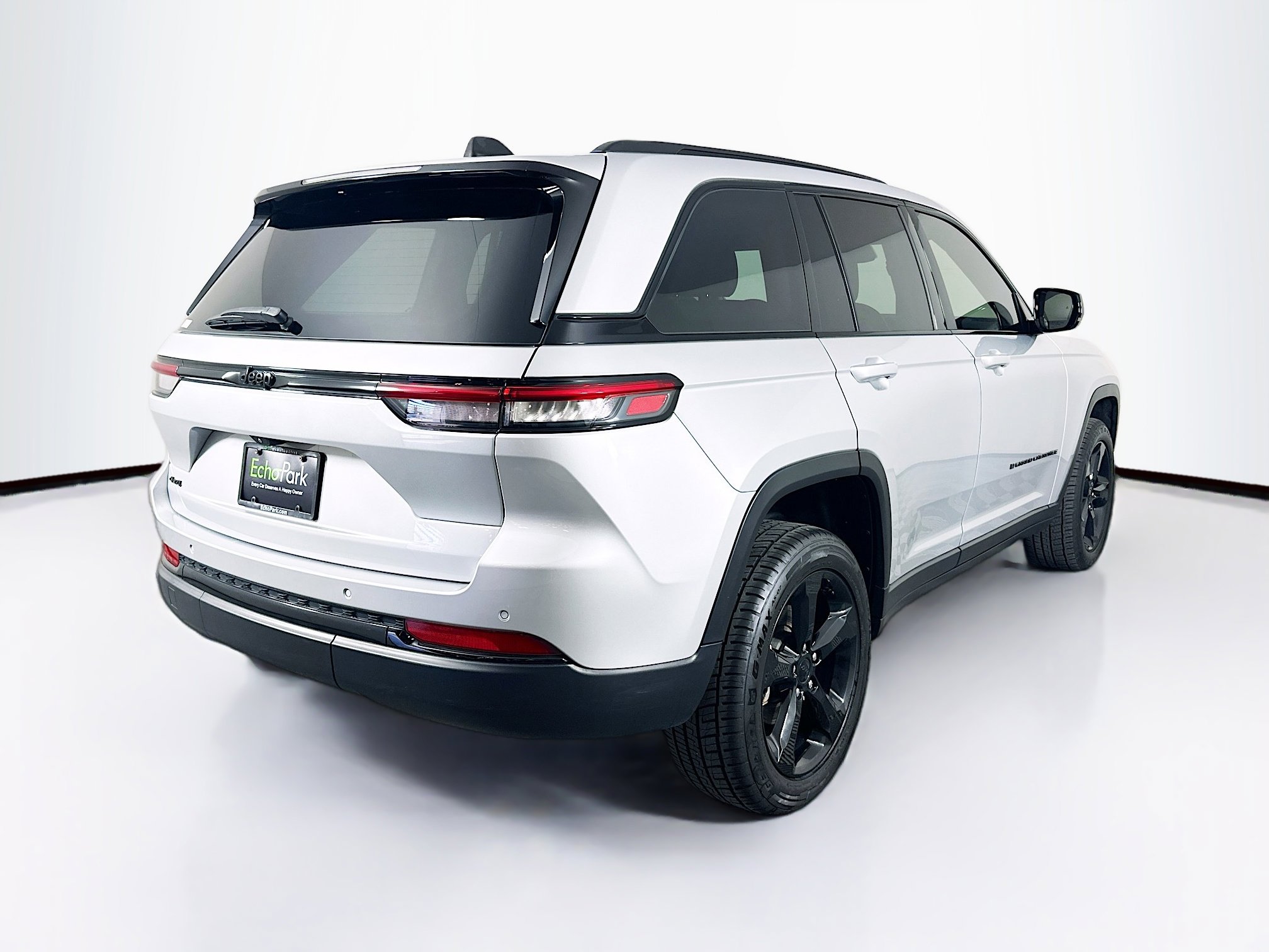 Used 2023 Jeep Grand Cherokee Altitude image 9