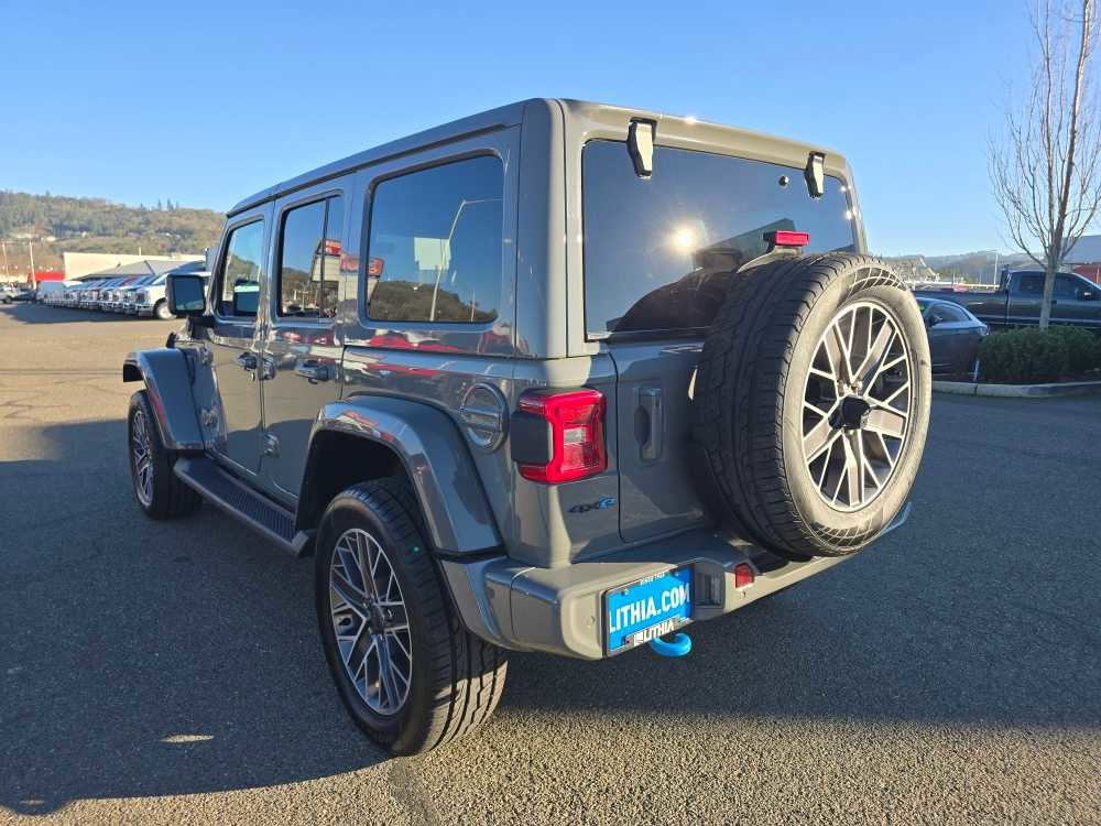 Used 2022 Jeep Wrangler Unlimited Sahara image 3