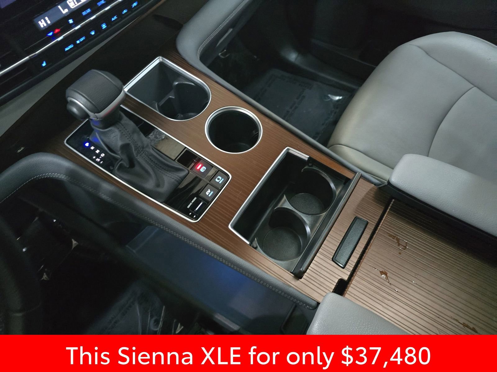 Used 2024 Toyota Sienna XLE image 34