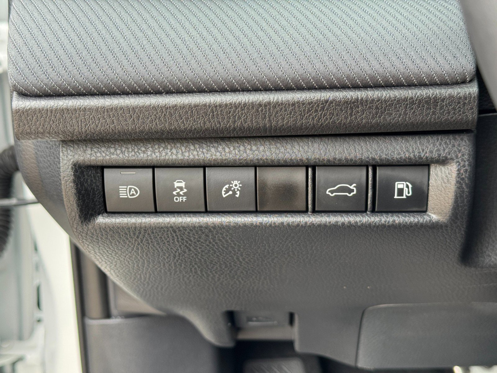 Used 2026 Toyota Camry SE w/ Multimedia Upgrade Package FWD image 17