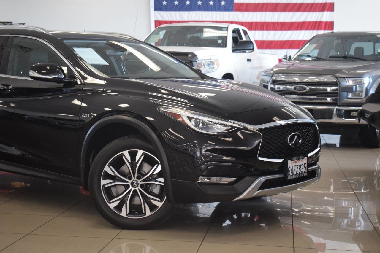 Used 2018 INFINITI QX30 Premium w/ Navigation Package image 3