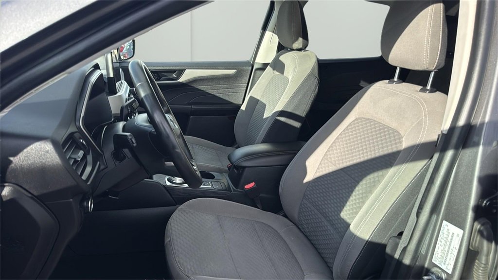 Used 2022 Ford Escape SE w/ SE Sport Appearance Package image 11