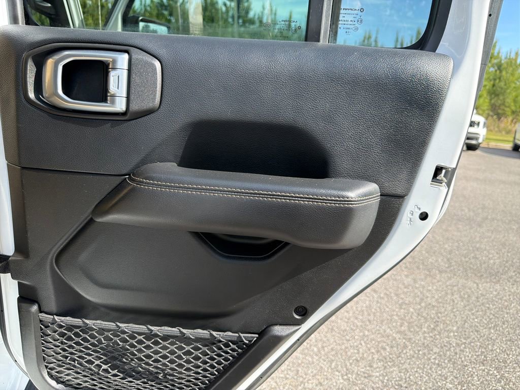Used 2018 Jeep Wrangler Unlimited Sahara AWD/4WD image 47