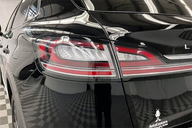 Used 2023 Lincoln Nautilus Reserve w/ Monochromatic Package image 33