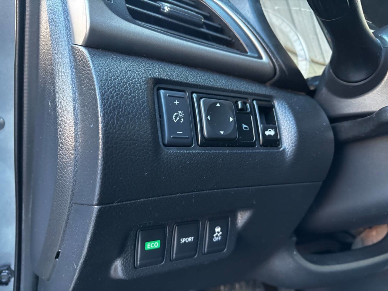 Used 2015 Nissan Sentra SR image 16