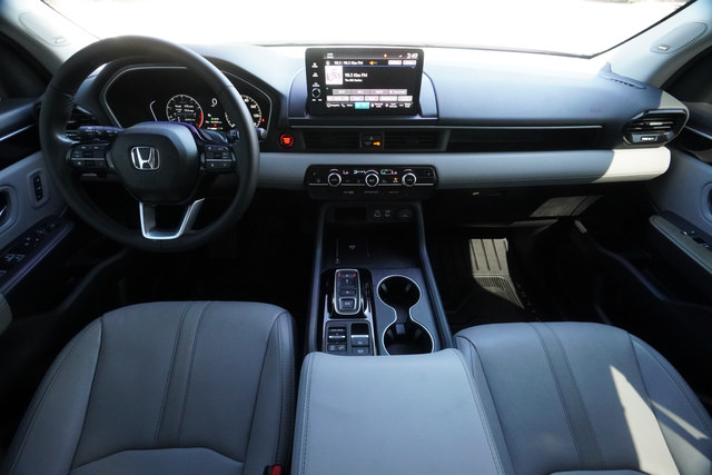 Used 2025 Honda Pilot Touring image 13
