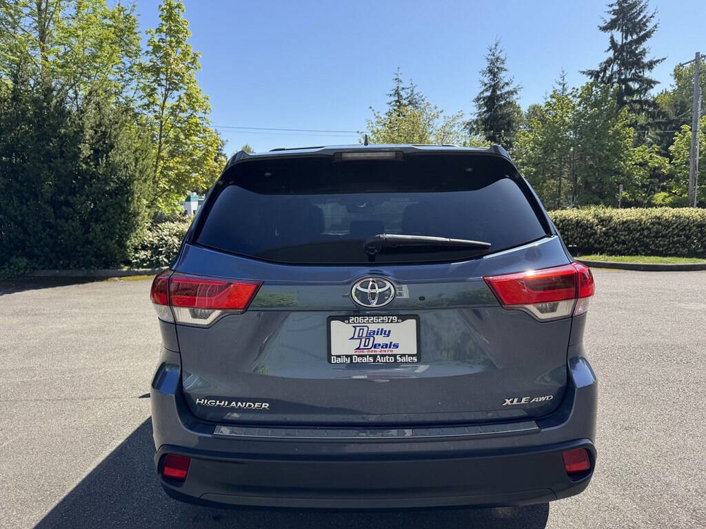Used 2017 Toyota Highlander XLE image 11