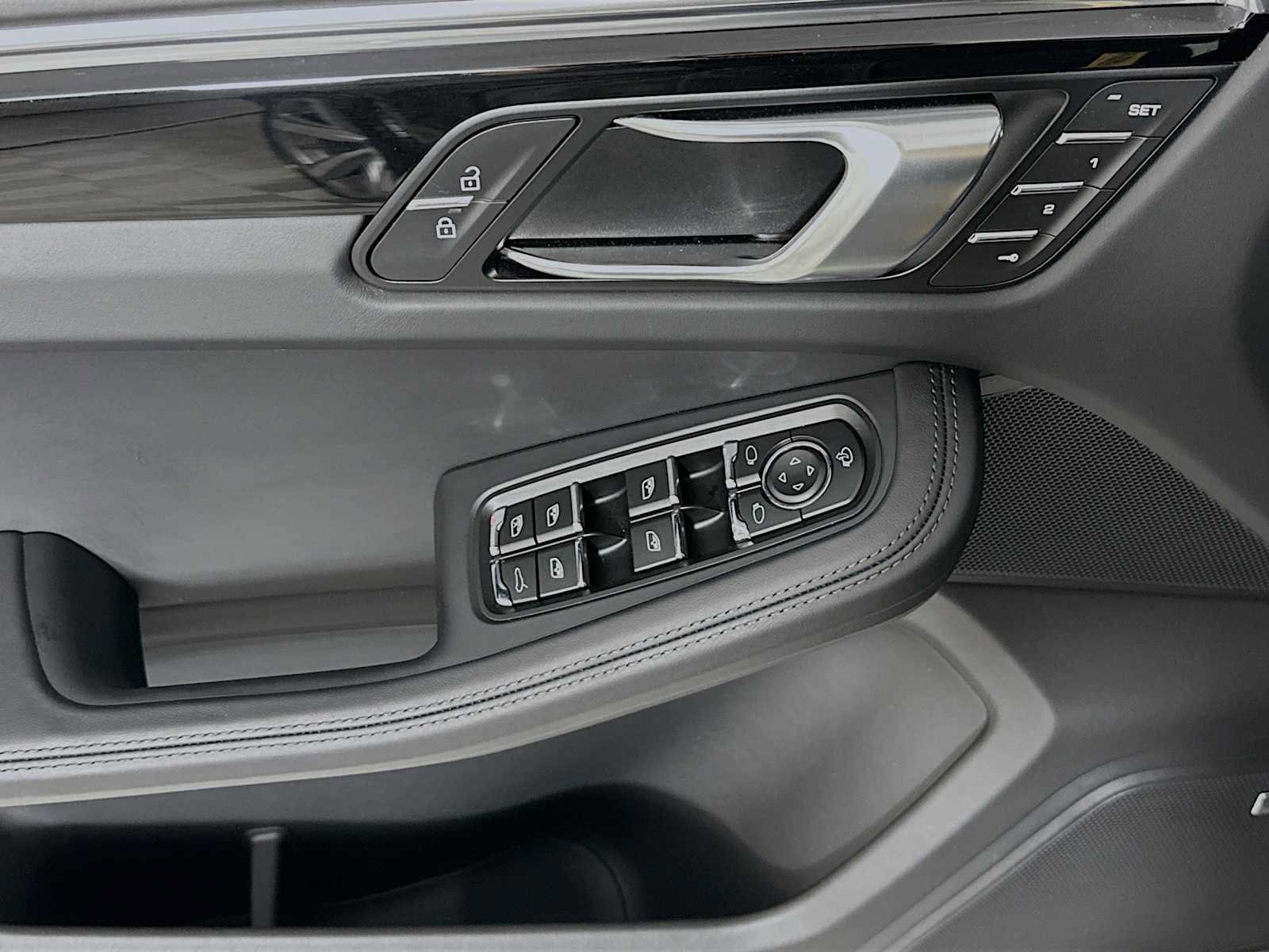 Certified 2026 Porsche Macan AWD/4WD image 11