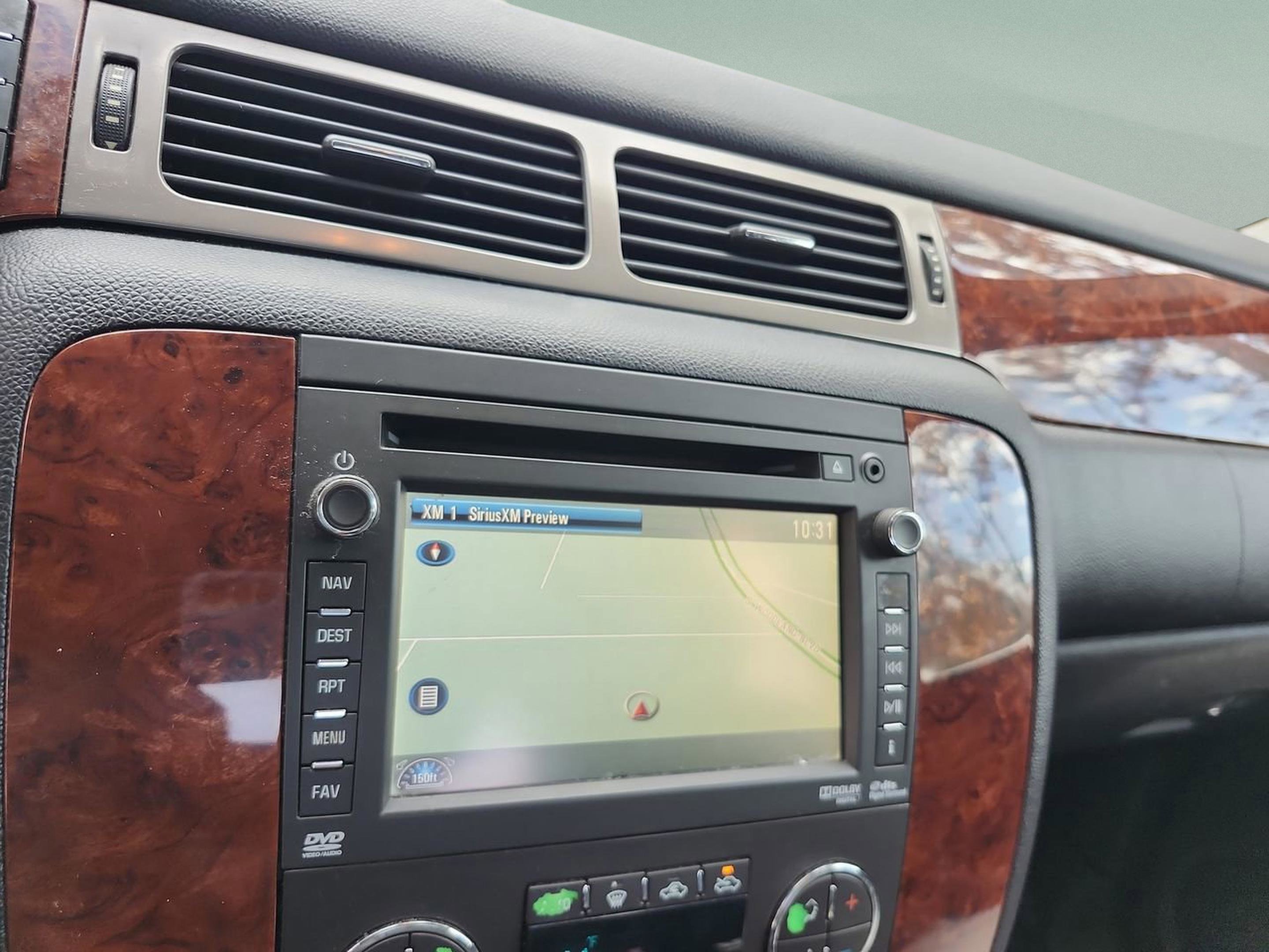 Used 2013 Chevrolet Avalanche LTZ image 27