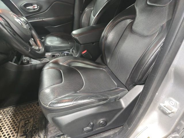 Used 2019 Jeep Cherokee Trailhawk image 13