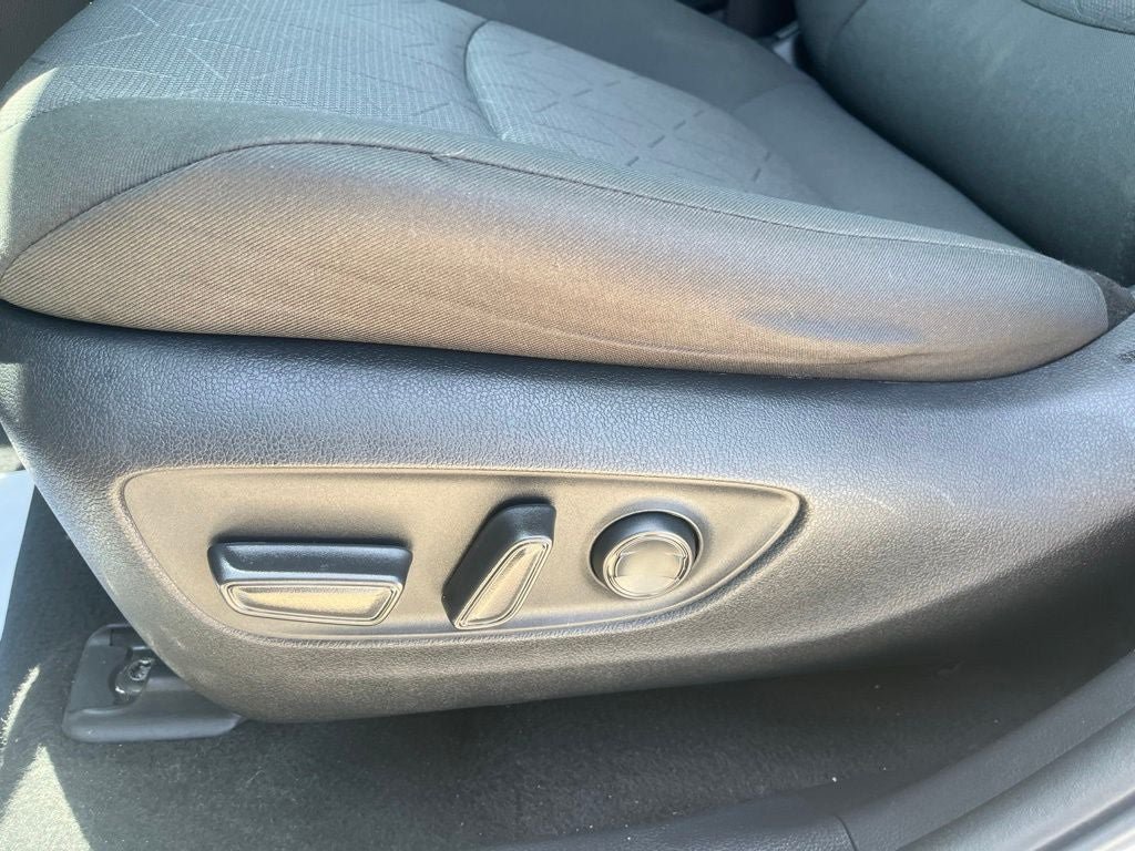 Used 2021 Toyota RAV4 XLE w/ Convenience Package FWD image 25