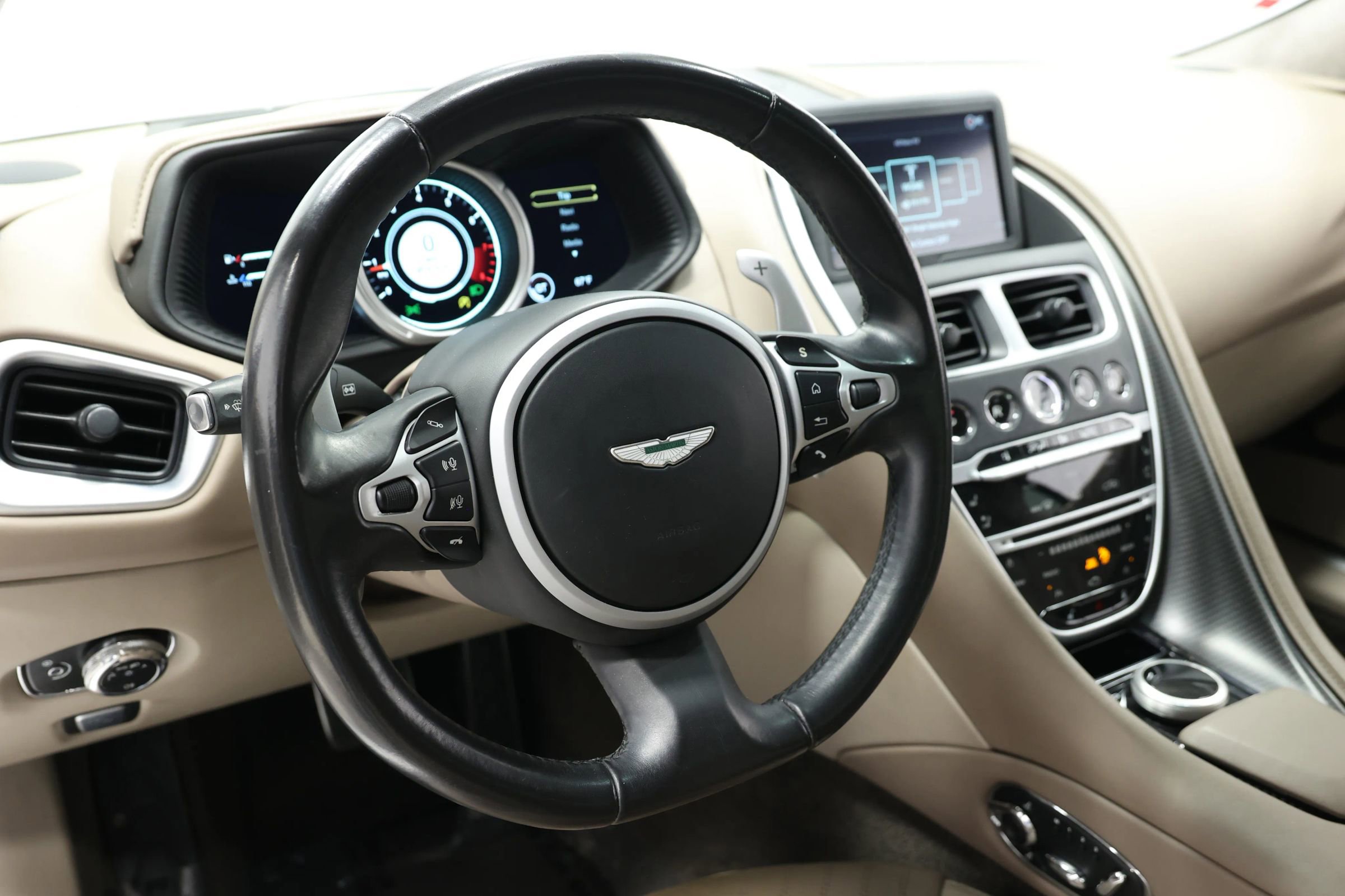 Used 2018 Aston Martin DB11 Coupe image 26