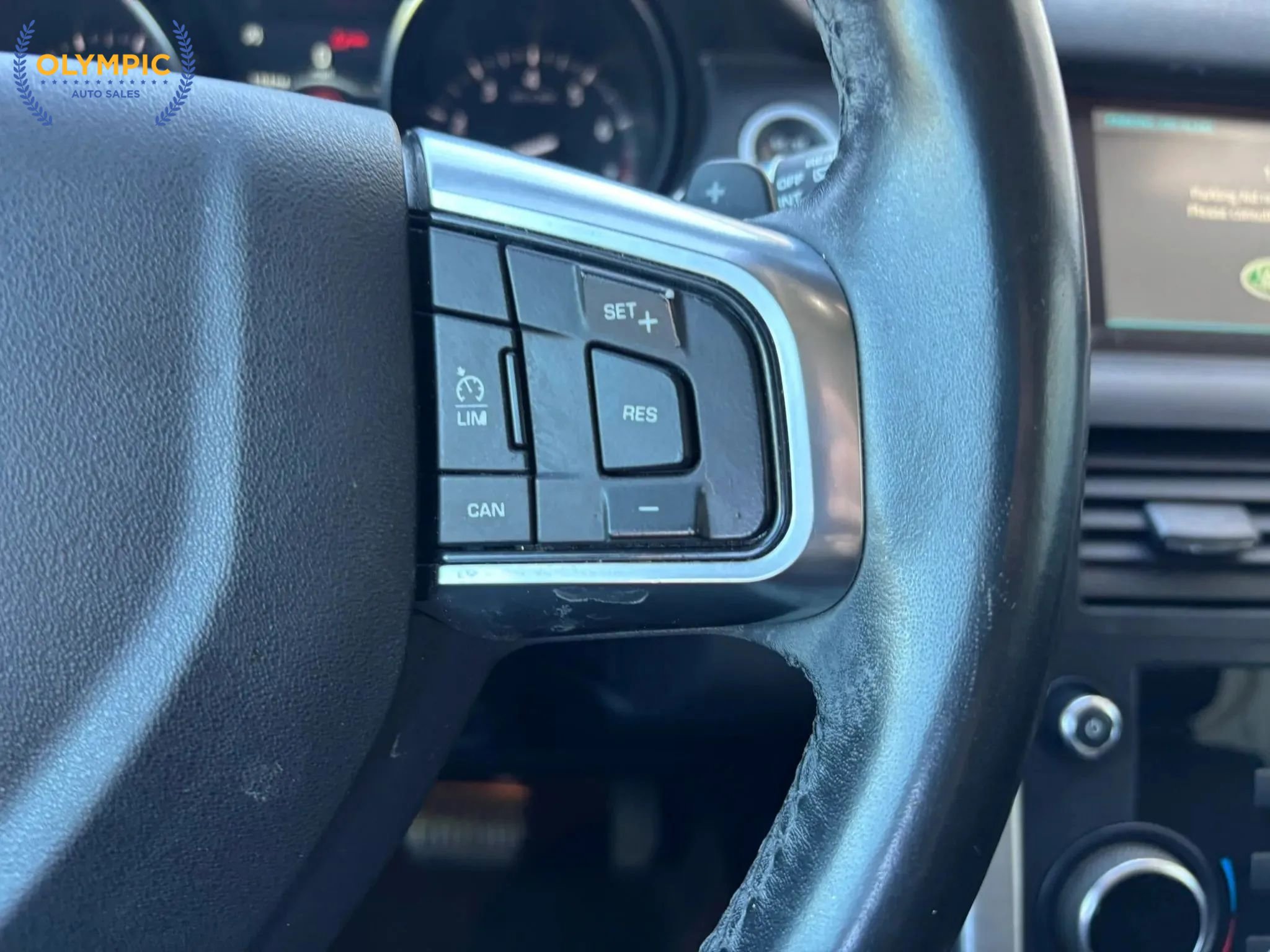 Used 2019 Land Rover Discovery Sport SE image 28