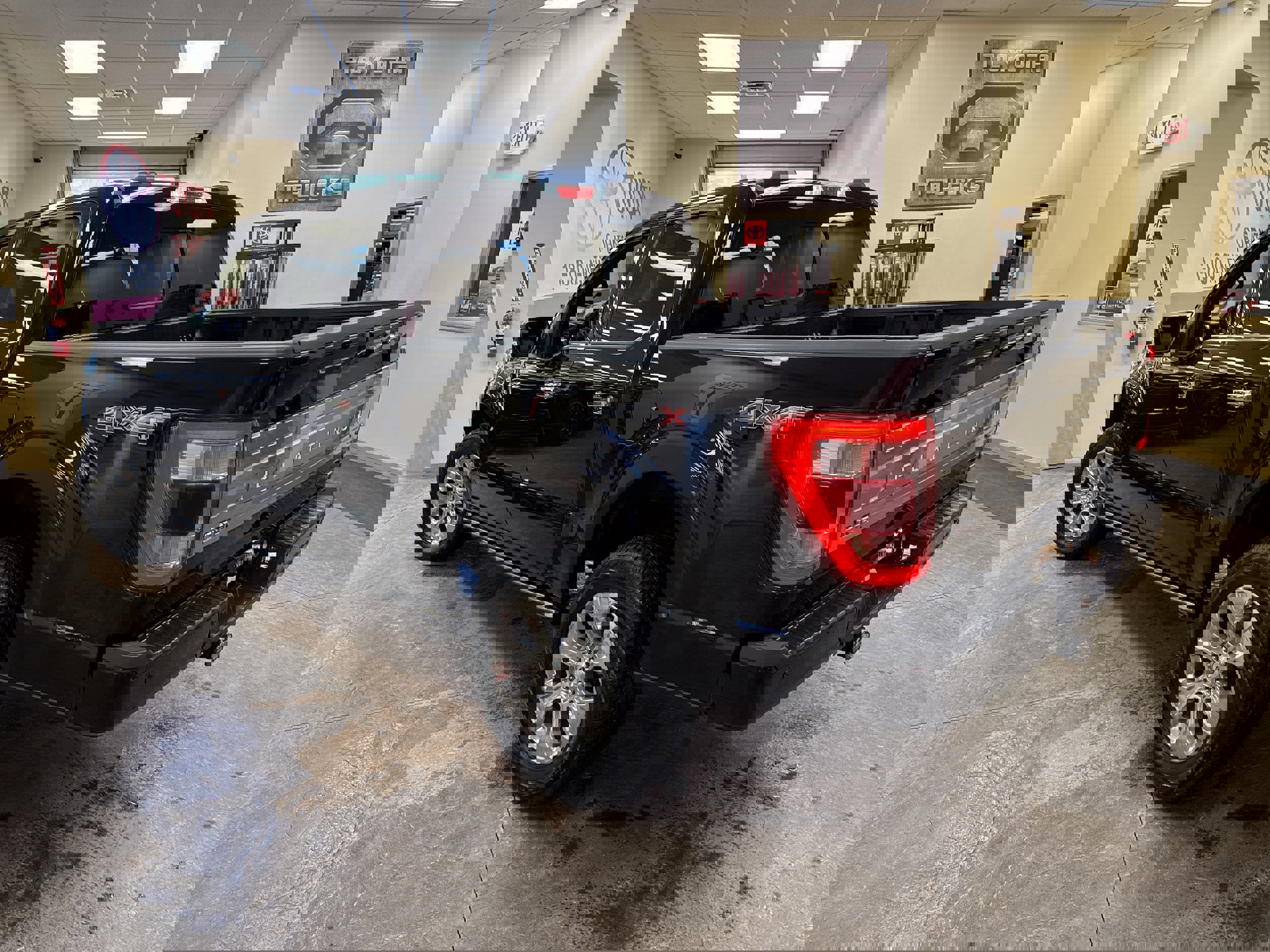 Used 2023 Ford F150 Platinum image 10