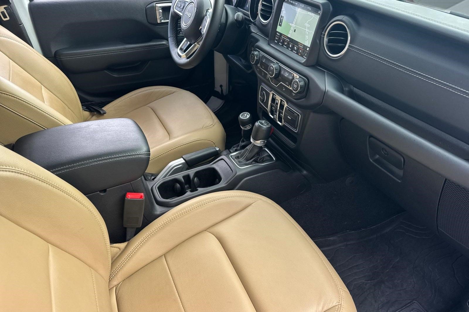 Used 2018 Jeep Wrangler Unlimited Sahara AWD/4WD image 34