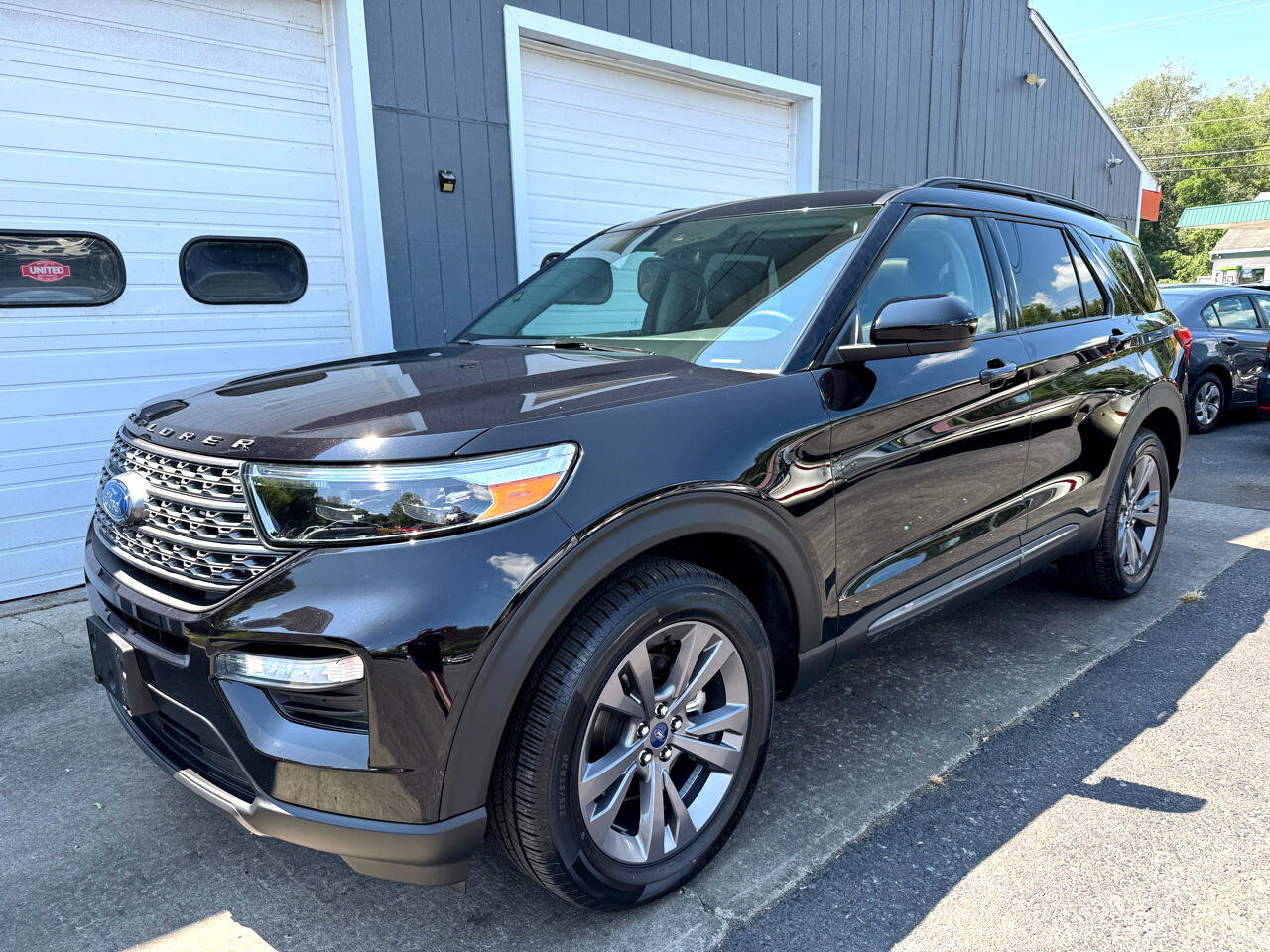 Used 2022 Ford Explorer XLT w/ Equipment Group 202A image 1