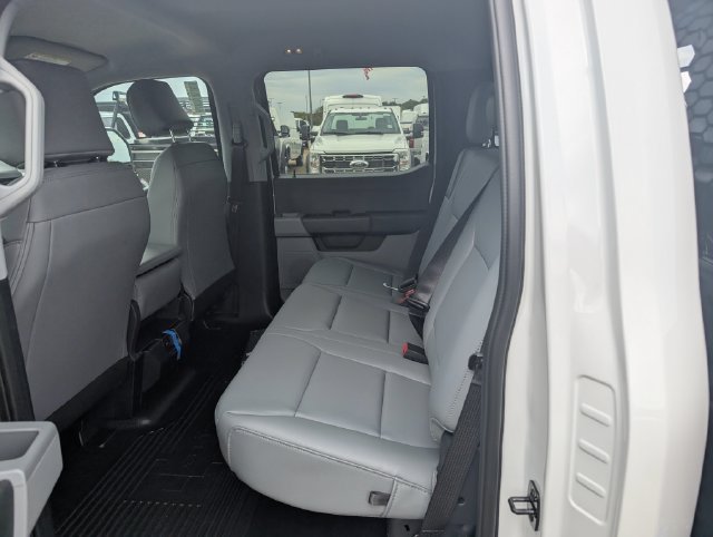 New 2027 Ford F550 4x4 Crew Cab image 11