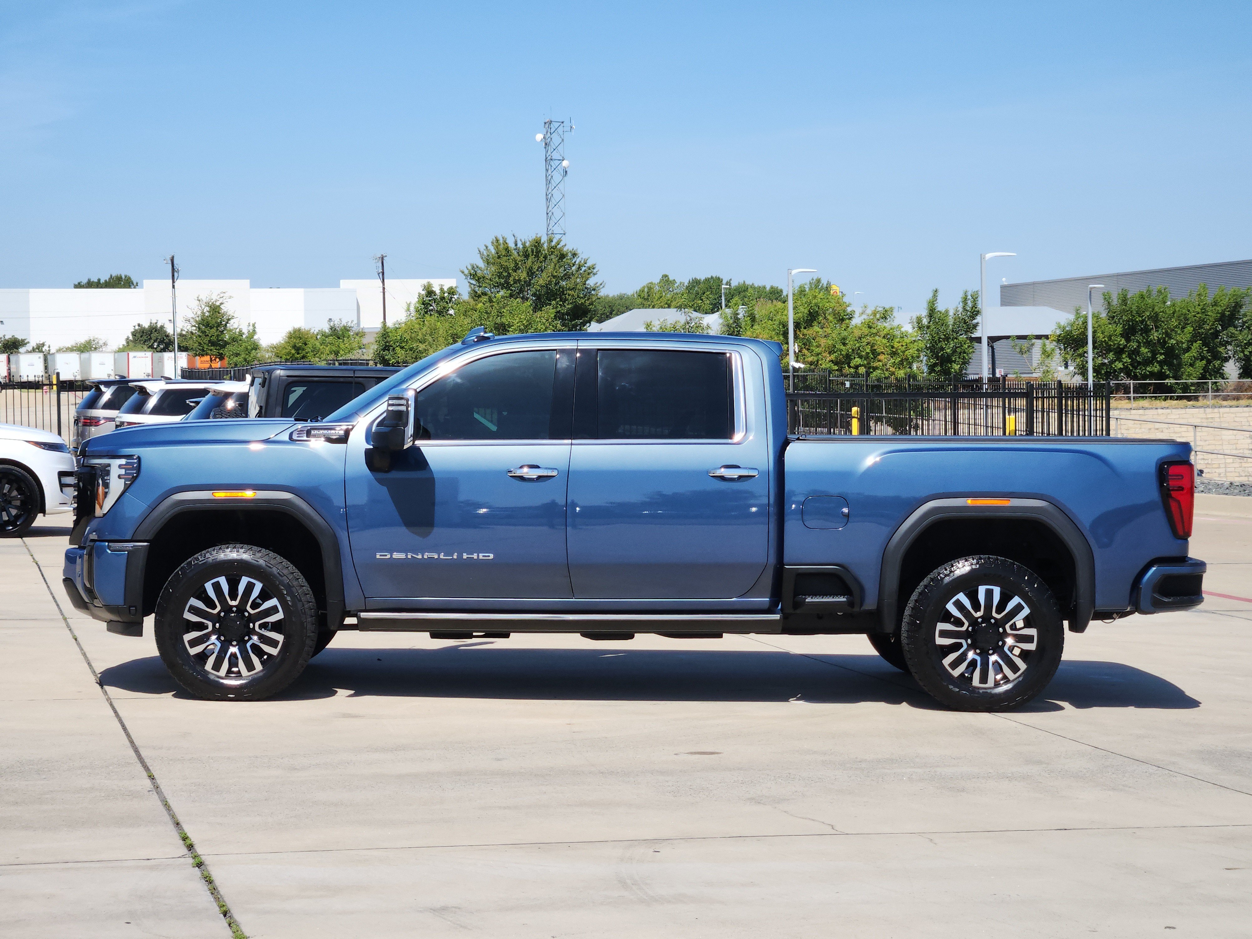 Used 2025 GMC Sierra 2500 Denali Ultimate AWD/4WD image 3
