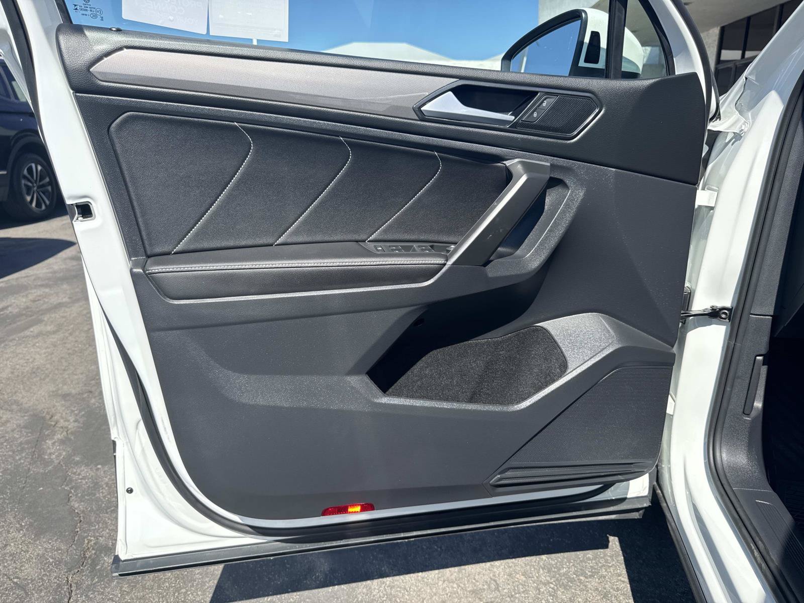 Certified 2023 Volkswagen Tiguan SE FWD image 20