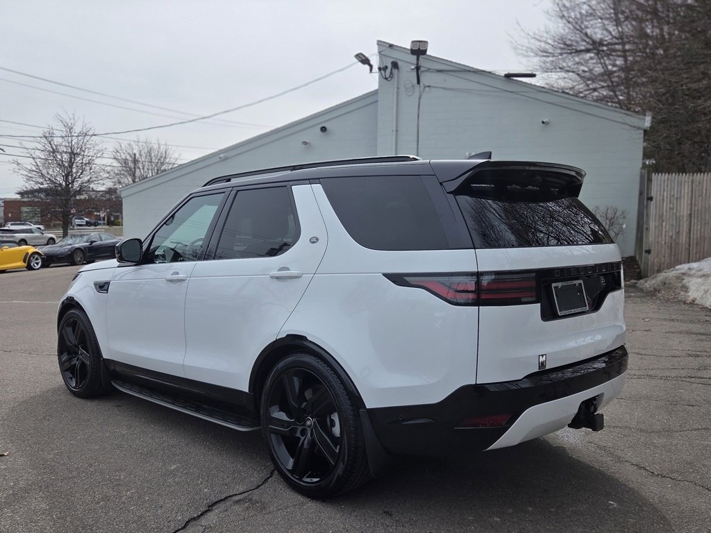 Used 2025 Land Rover Discovery Dynamic SE image 4