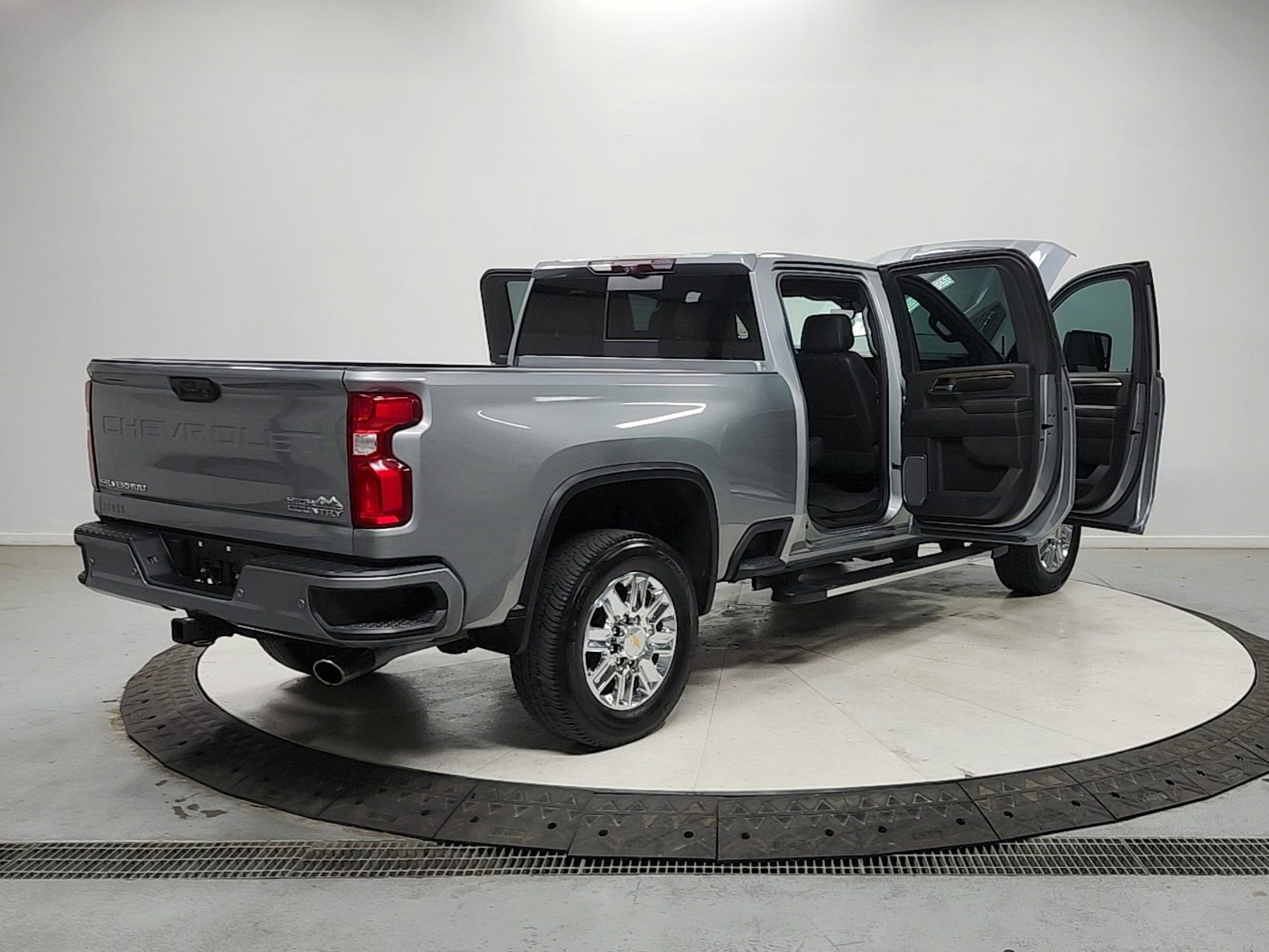 Used 2024 Chevrolet Silverado 2500 High Country w/ Technology Package image 15